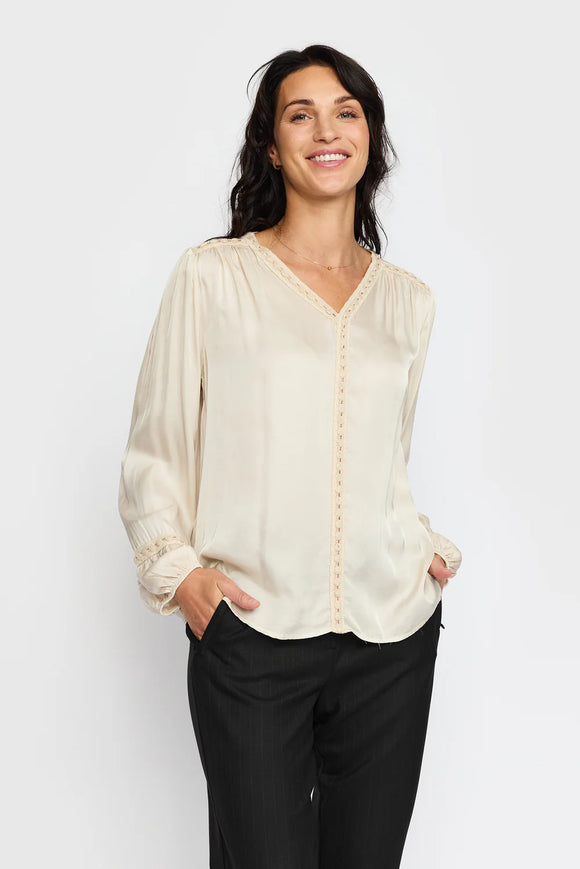 2-BIZ, bluse